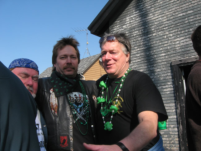 /pictures/ST Pats Float 2009 - No snow our guys keep draging/IMG_1434.jpg